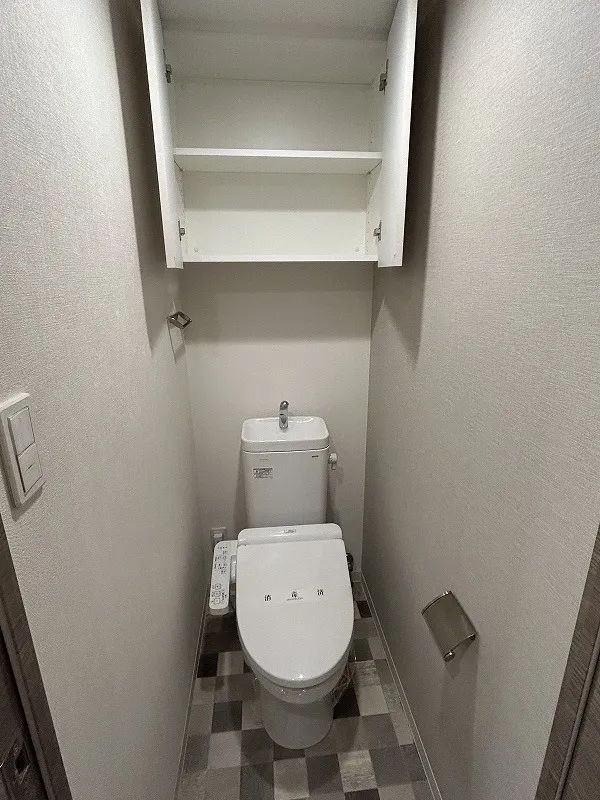 La Class Asakusa - Interior - ["Toilet seat", "Plumbing fixture", "Toilet"]