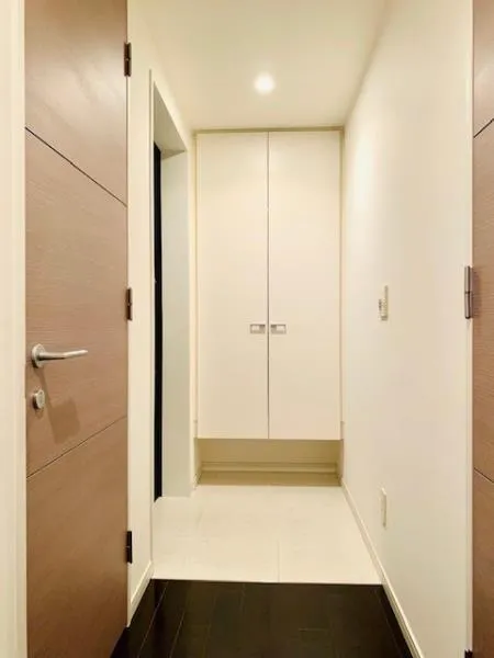 Brillia Ist Sangenjaya Blossom Terrace - Interior - ["Fixture", "Door", "Wood"]