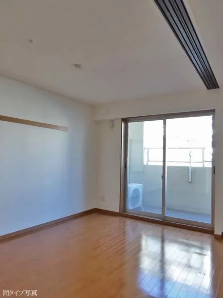 Comforia Higashishinagawa - Interior - ["Window", "Fixture", "Wood"]