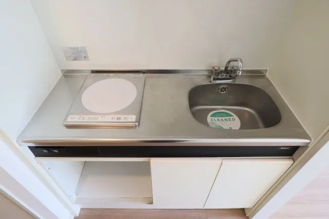 Flor Sugamo - Interior - ["Plumbing fixture", "Plumbing", "Sink"]