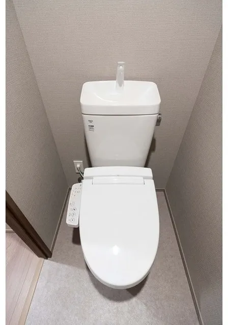 Comforia Higashiueno - Interior - ["Toilet seat", "Toilet", "Plumbing fixture"]