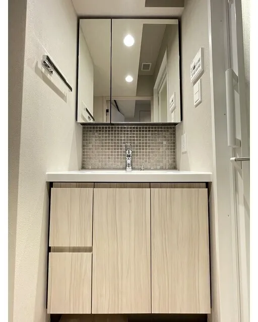 Season Flats Omorinishi - Interior - ["Flooring", "Bathroom cabinet", "Interior design"]