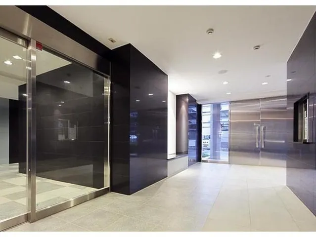 Comforia Minamisunamachi - Exterior - ["Building", "Fixture", "Rectangle"]