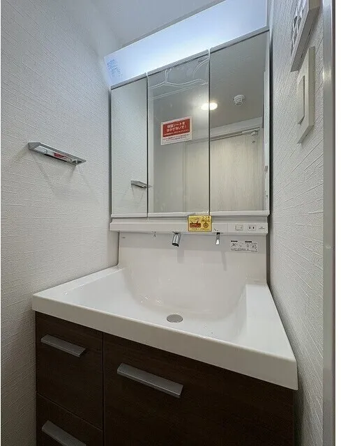 Comfortia Liv Bunkyo Sendagi - Interior - ["Bathroom Sink", "Plumbing fixture", "Flooring"]