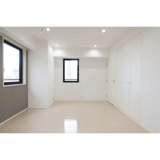 FULL HOUSE MONZENNAKACHO - Interior - ["Building", "Window", "Rectangle"]