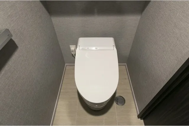 Tokyo Port City Takeshiba Residence Tower - Interior - ["Toilet seat", "Toilet", "Plumbing fixture"]