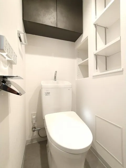 Comforia Kamimeguro - Interior - ["Toilet", "Toilet seat", "Bathroom"]