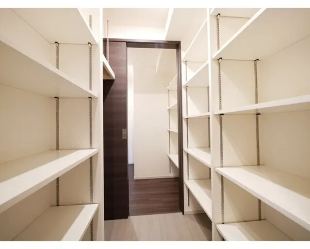 Comforia Shinjuku East Side Tower - Interior - ["Shelving", "Shelf", "Flooring"]