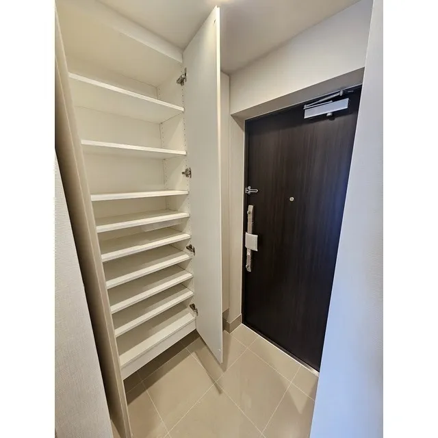 Orchid Residence Shibuya Tomigaya - Interior - ["Building", "Fixture", "Door"]