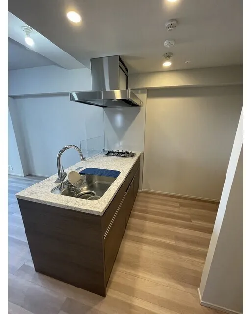 Due Fuchu I - Interior - ["Flooring", "Kitchen", "Floor"]