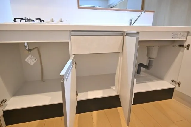 CENTRAL GARDEN RESIDENCE TOKYO - Interior - ["Interior design", "Plumbing fixture", "Flooring"]