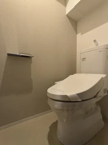 Avante Kachidoki - Interior - ["Toilet seat", "Toilet", "Plumbing fixture"]