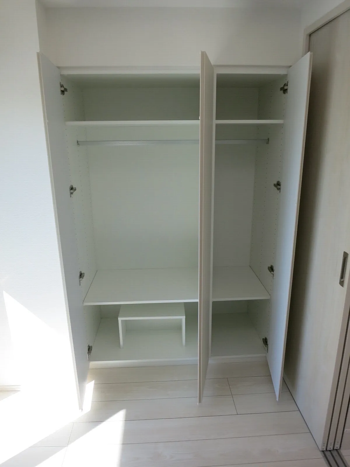 Milia Residence Myogadani - Interior - ["Shelving", "Wall", "Wood"]