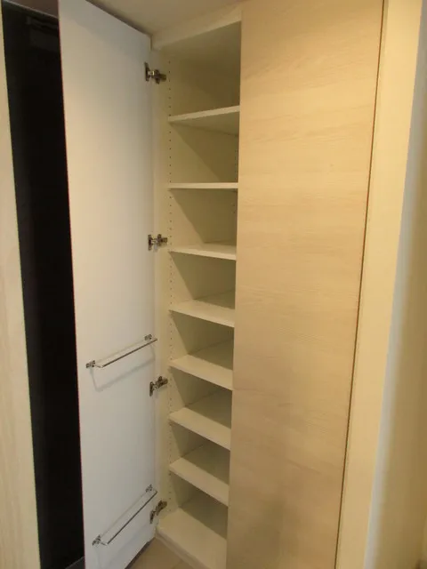 Park Habio Toyo Town - Interior - ["Door", "Cabinetry", "Fixture"]