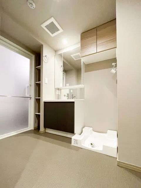Preasvelta Minowa - Interior - ["Flooring", "Floor", "Interior design"]