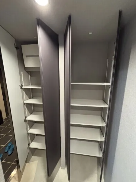 EXAM AKASAKA - Interior - ["Shelving", "Grey", "Shelf"]