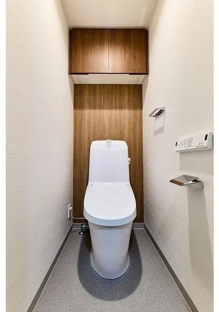Comfortia Liv Bunkyo Sendagi - Interior - ["Toilet seat", "Toilet", "Flooring"]