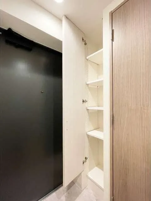 Well Square Ism Komagome - Interior - ["Building", "Fixture", "Shelving"]