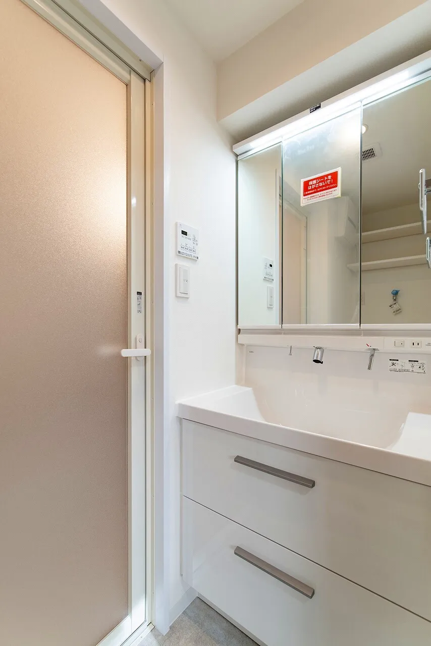 Nishi-Shinjuku Forest Annex - Interior - ["Bathroom cabinet", "Building", "Cabinetry"]
