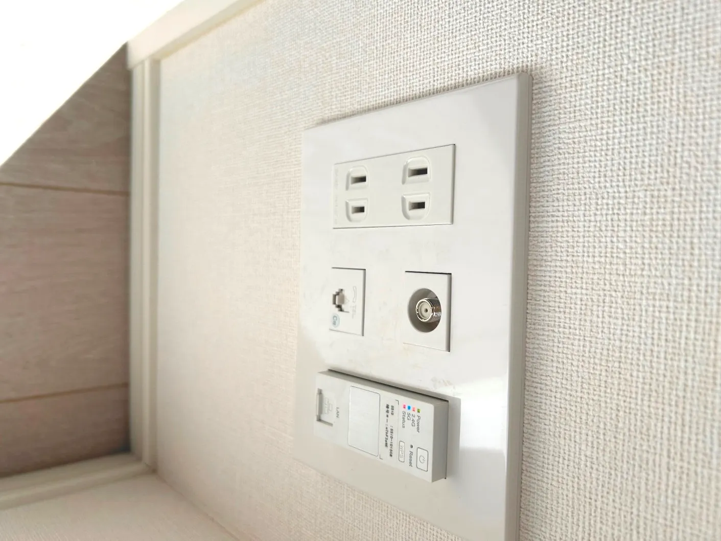 Lefon Livent Ikebukuro - Interior - ["Technology", "Wall Socket", "Wall plate"]