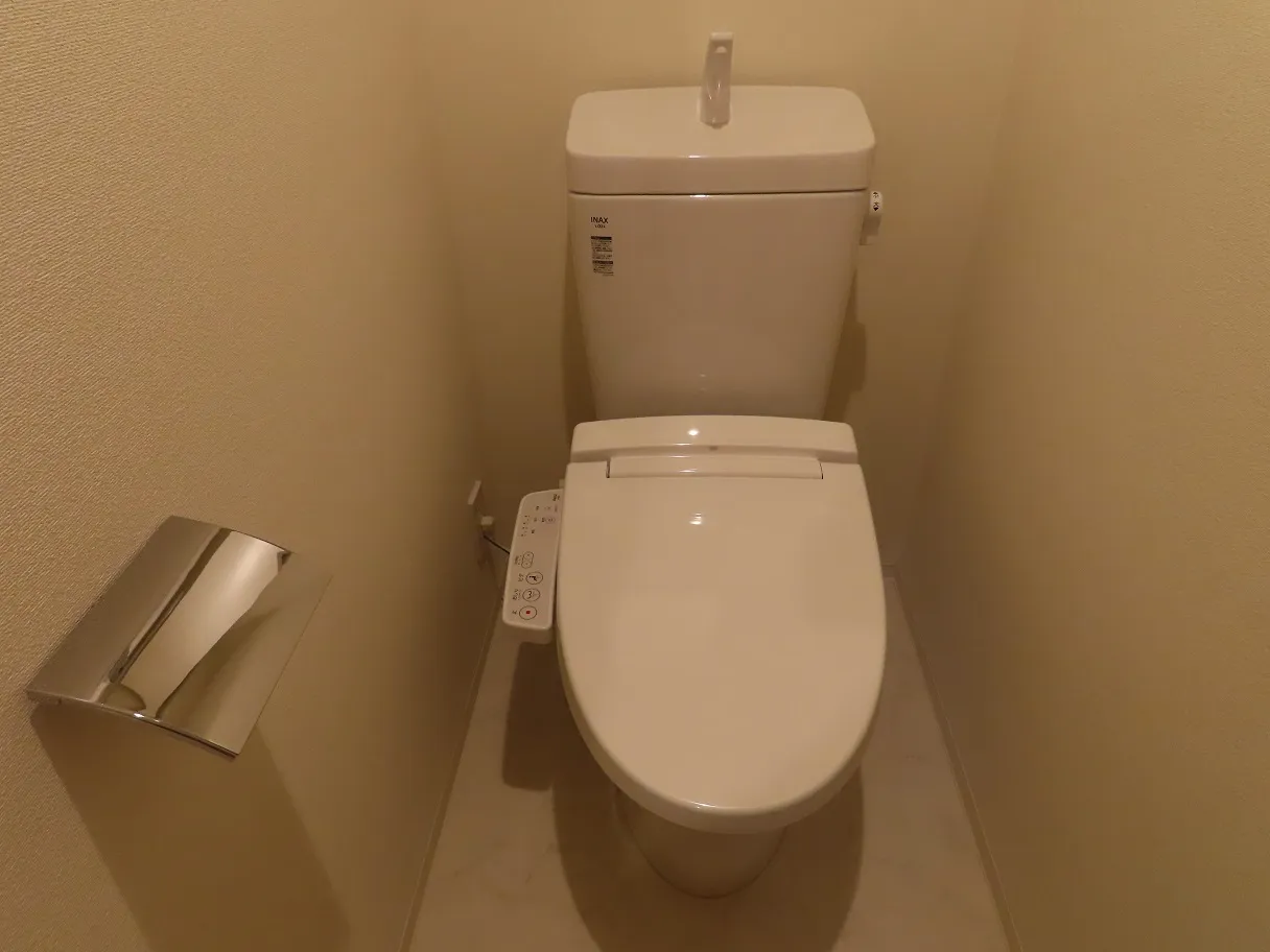 Gran Casa Bunkyo Sengoku - Interior - ["Toilet seat", "Toilet", "Bathroom"]