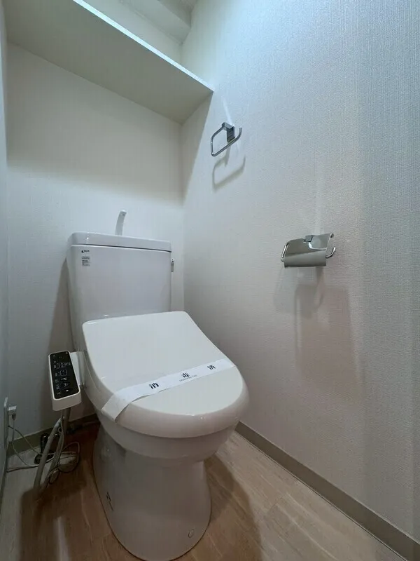 La Santé Hiroo - Interior - ["Plumbing fixture", "Toilet seat", "Bathroom"]