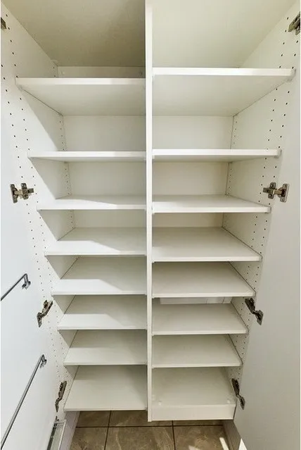 Lefon Progres Akabane Marks - Interior - ["Shelving", "Cupboard", "Shelf"]
