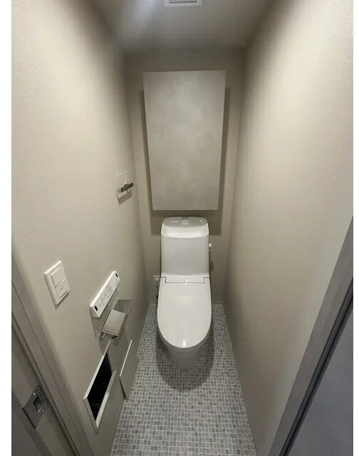 Baus Flats Kuramae - Interior - ["Toilet seat", "Toilet", "Flooring"]