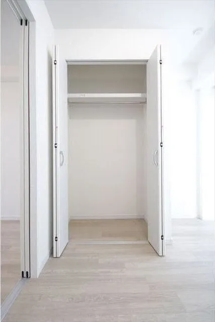 White Tooth Terrace - Interior - ["Building", "Fixture", "Door"]