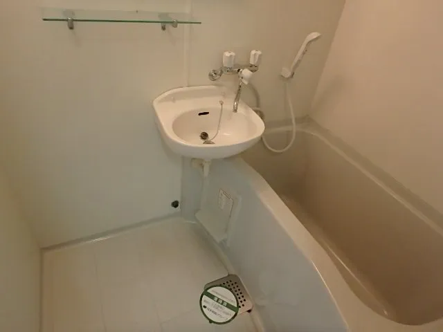 Sun City Tsukishima Avanzare - Interior - ["Plumbing fixture", "Bathroom", "Flooring"]