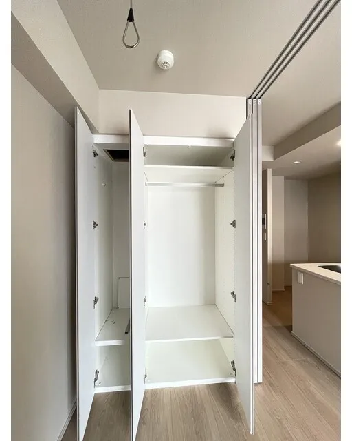 Baus Flats Kuramae - Interior - ["Flooring", "Wood", "Floor"]
