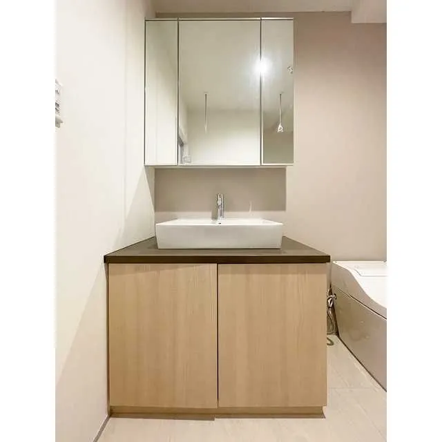 Quore Nakameguro - Interior - ["Tap", "Countertop", "Cabinetry"]