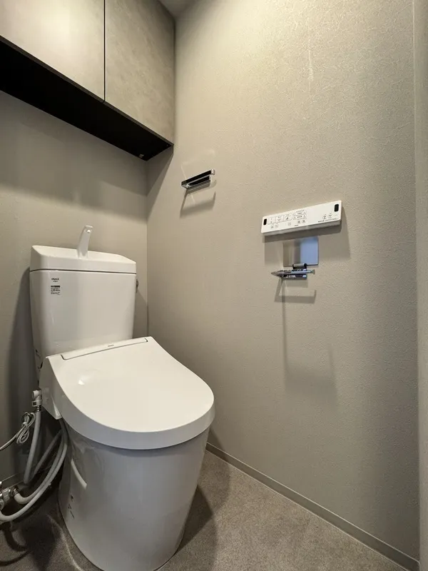Rumique Monzen-Nakacho - Interior - ["Plumbing fixture", "Toilet seat", "Toilet"]