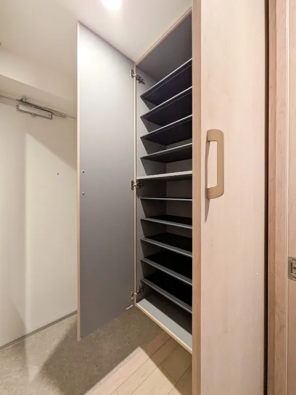 HJ Crown I - Interior - ["Wood", "Flooring", "Interior design"]