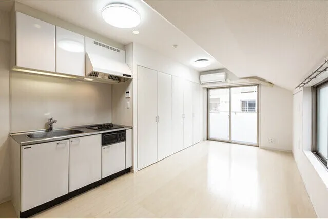 Comforia Meguro Chojamaru - Interior - ["Cabinetry", "Countertop", "Building"]