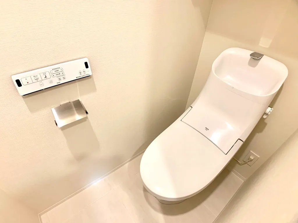 Urban Core Tsukishima - Interior - ["Automotive design", "Toilet", "Plumbing fixture"]