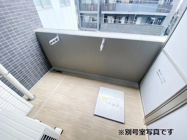 Presence Gene Asakusa East - Interior - ["Flooring", "Floor", "Composite material"]