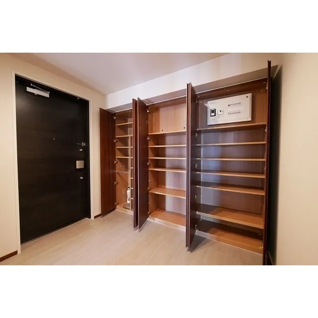 Comforia Shinjuku East Side Tower - Interior - ["Property", "Shelf", "Door"]