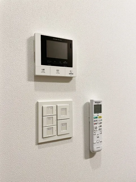 Vermelio Headquarters - Interior - ["Personal computer", "Gadget", "Communication Device"]
