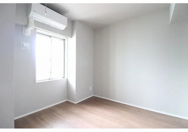 La Douceur Sugamo West - Interior - ["Flooring", "Floor", "Ceiling"]