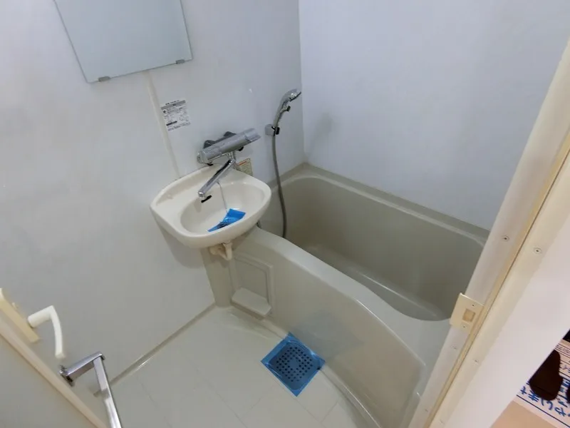 Cross Residence Kamata - Interior - ["Plumbing fixture", "Flooring", "Plumbing"]