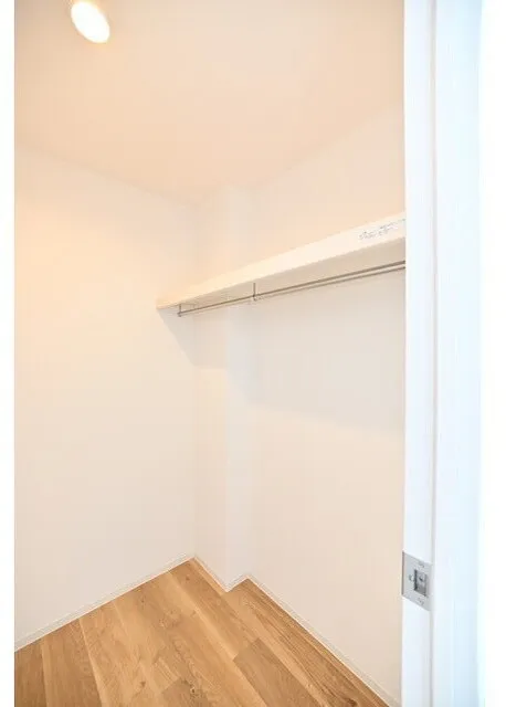 False Class Takadanobaba - Interior - ["Wall", "Flooring", "Wood"]