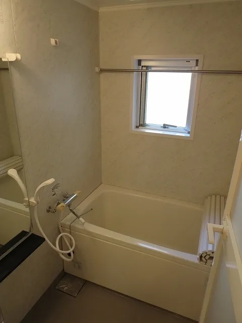 Doue Shinkawa - Interior - ["Plumbing fixture", "Plumbing", "Floor"]