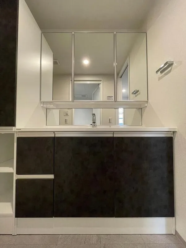 LUMIEC un Hongo - Interior - ["Interior design", "Flooring", "Cabinetry"]