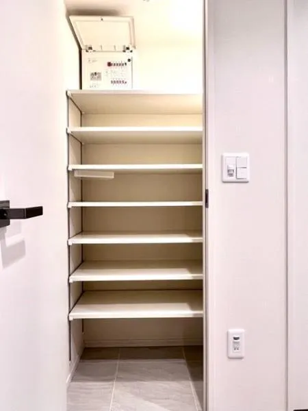 Brillia Ist Komagome - Interior - ["Fixture", "Shelving", "Shelf"]