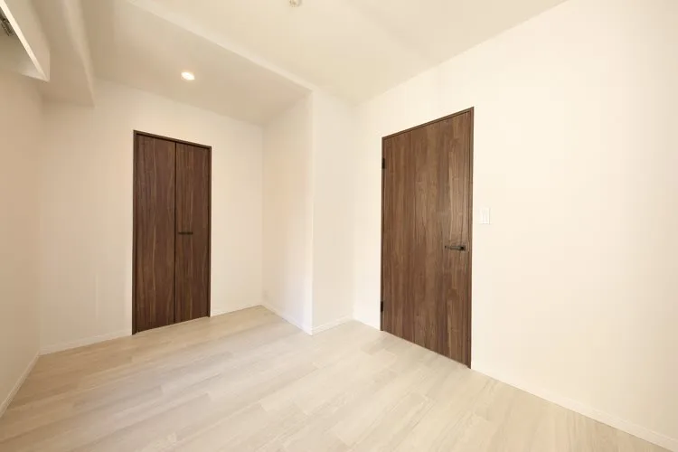 Residia Shinkawa II - Interior - ["Brown", "Building", "Fixture"]