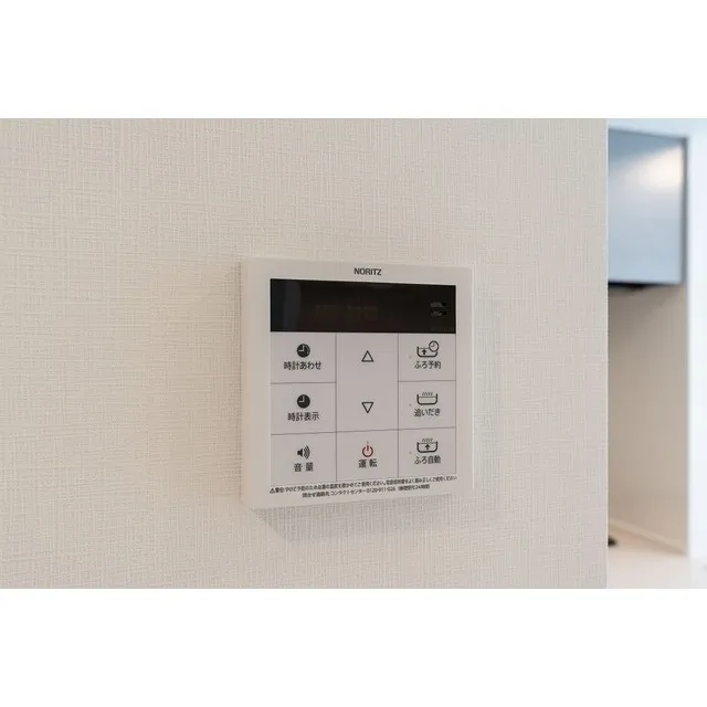 Comforia Oji - Interior - ["Thermostat", "Rectangle", "Clock"]