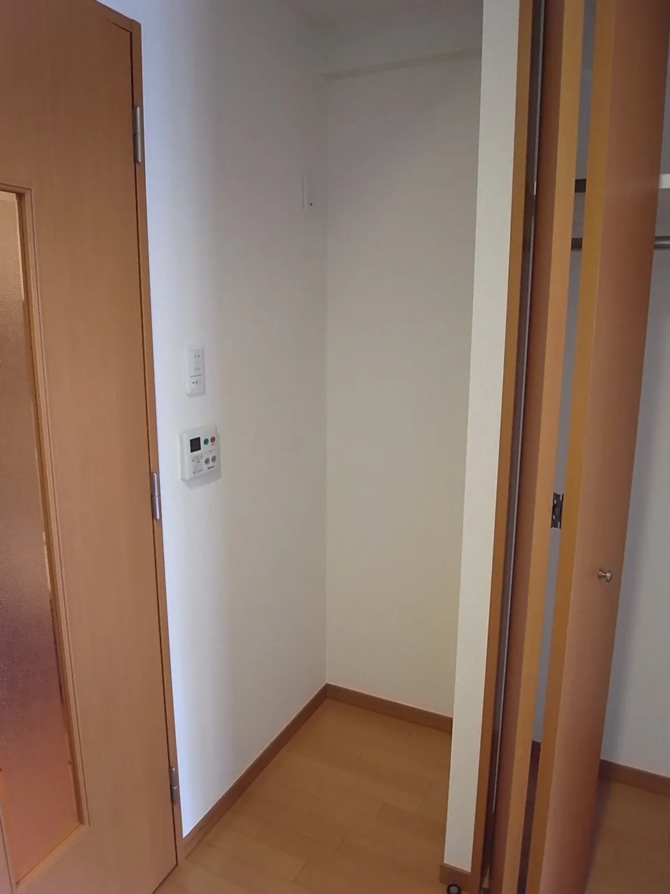 Roppongi Rise House - Interior - ["Fixture", "Wood", "Paint"]