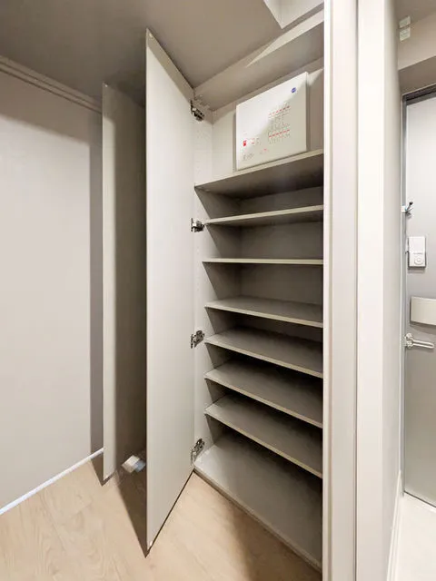 Baus Flats Kuramae - Interior - ["Wood", "Flooring", "Interior design"]