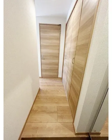 Carino7 - Interior - ["Flooring", "Floor", "Wood"]